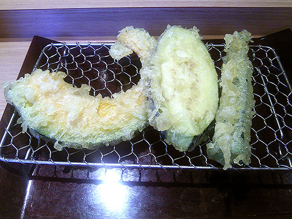 お野菜三種類の天ぷら。カボチャ・なす・おくら